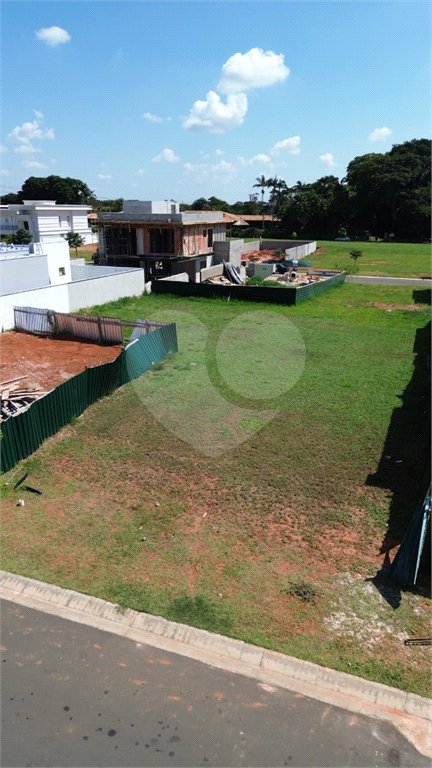 Terreno à venda no Condomínio Jardim Villa Sapezal, em Indaiatuba (Chácara Alvorada) — R$ 580.000,00 - Terreno com 360m² de área total (12x30), o terreno é plano e está localizado na entrada do condominio,O Jardim Villa Sapezal conta com infraestrutura completa, ruas largas e pavimentadas, portaria