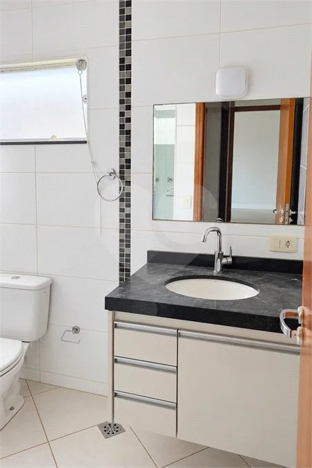 Casa em Condômino com 3 suítes para Locação