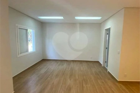 Casa à venda no bairro Dos Casa, em São Bernardo do Campo, com 280 m², 4 dormitórios, 3 suítes, 4 vagas, hidromassagem e fácil acesso às principais rodovias.