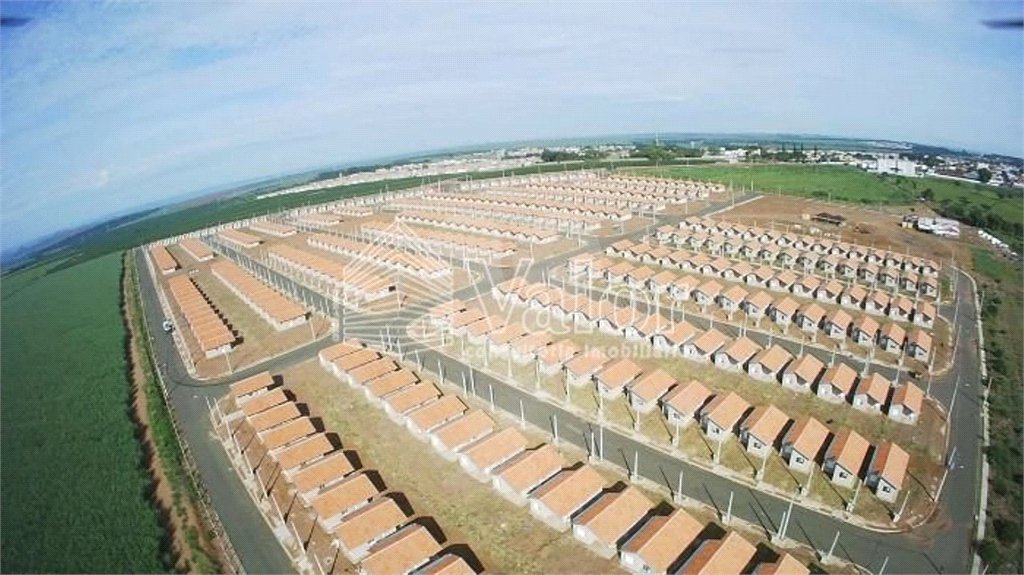 Terreno com 179,17 m² de área total.