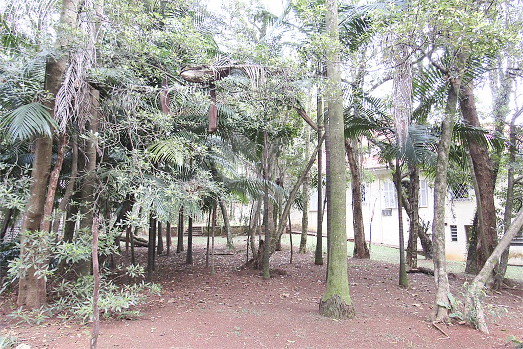Casa à venda com 4 quartos, sendo 2 suítes,  no condomínio Chácara Flora, São Paulo - SP