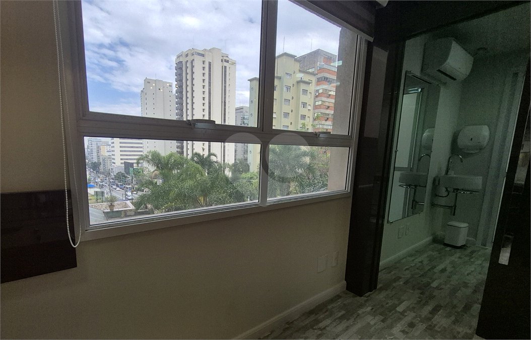 Sala comercial para venda ou locação na Brig.ís Antônio entre Paulista e Parque do Ibirapuera, 70 m², duas vagas de garagem