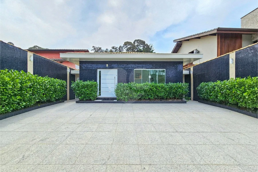 Casa à venda com 5 quartos, sendo 3 suítes,  em Riviera de São Lourenço, Bertioga, SP
