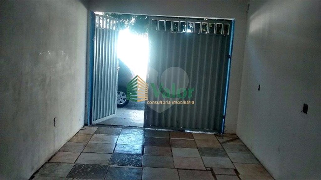 Ótimo salão comercial com uma casa no andar superior