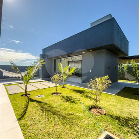 Indaiatuba - Quintas da Terracota - 1252 m² de terreno - casa térrea com 514 m² de área construída -3 vagas de garagem cobertas e 3 descobertas Lavabo - Sala de estar e jantar amplas e integradas - Escritório privativo - Cozinha toda equipada com geladeira, forno, micro-ondas, lava-louças,
