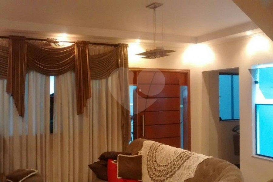 Sobrado à venda com 3 quartos, sendo 1 suíte, em Jardim Las Vegas, Guarulhos, SP