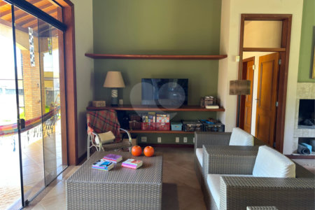 Casa à venda com 7 quartos, sendo 3 suítes,  em Jardim Colombo, Itapetininga, SP