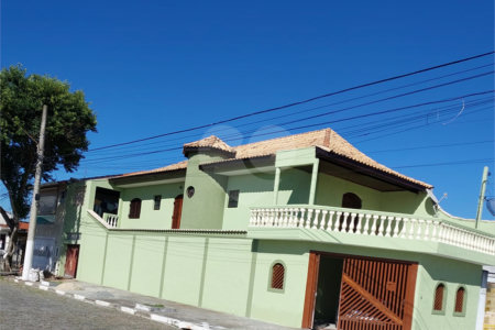 Casa à venda com 2 quartos, sendo 1 suíte, em Vila Maria de Maggi, Suzano, SP