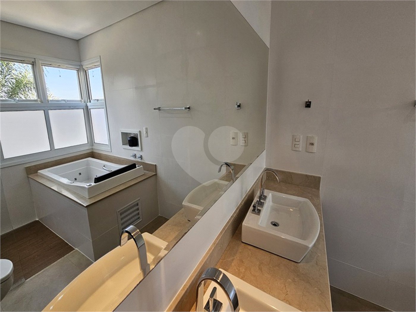 Casa à venda com 5 suítes no condomínio Jardim Vila Paradiso, Indaiatuba - SP