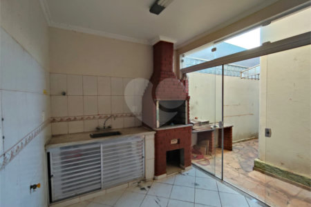 Casa à venda com 3 quartos, sendo 1 suíte,  no Centro, Itapetininga, SP
