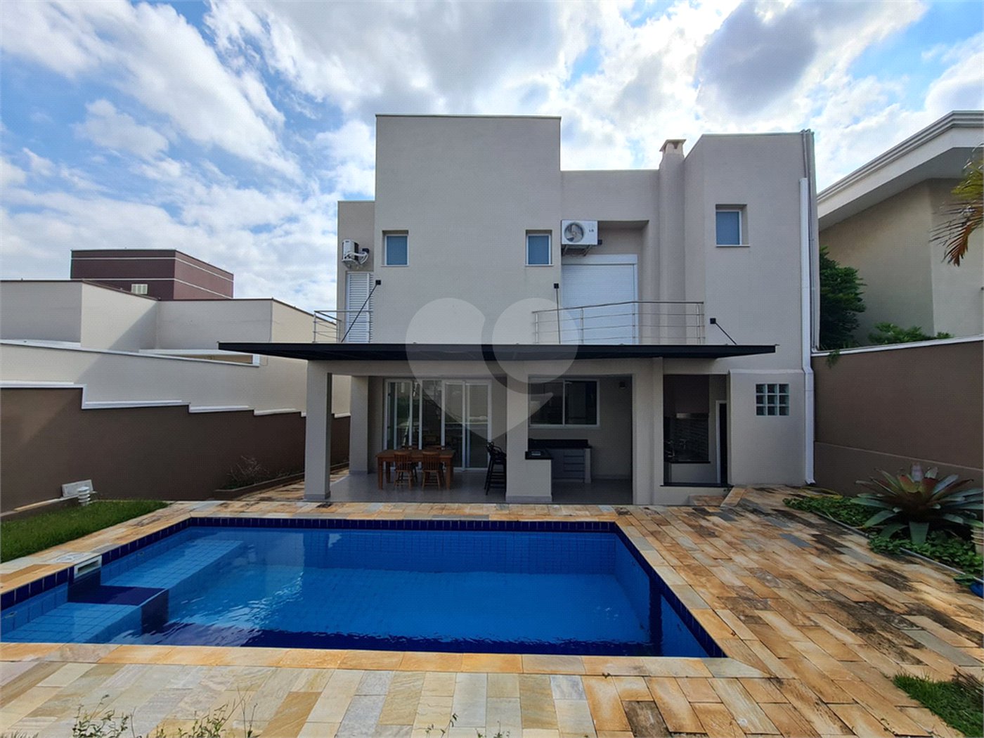 Casa à venda com 3 suítes no condomínio Geneve, Campinas - SP