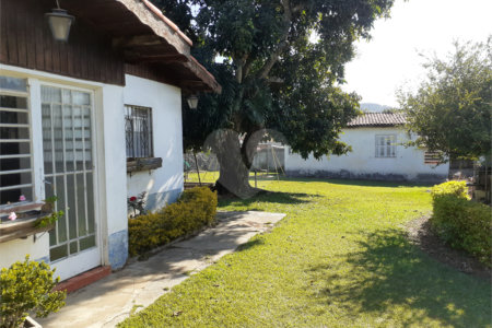 Casa à venda com 3 quartos em Vila Santa Rosália, São Roque, SP