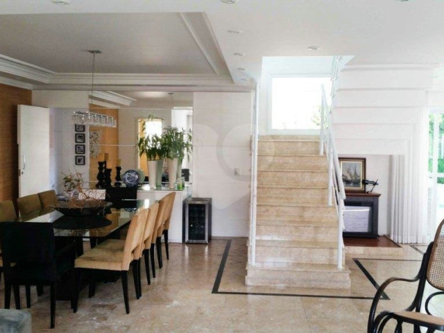 Casa à venda com 4 suítes em Granja Julieta, São Paulo, SP