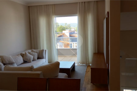 Casa à venda com 3 suítes no condomínio Picollo, Louveira - SP