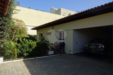 Casa à venda com 5 quartos, sendo 2 suítes,  em Vila Oliveira, Mogi das Cruzes, SP