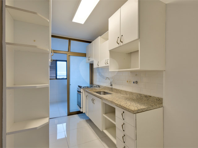 Apartamento à venda com 3 quartos, sendo 1 suíte,  em Alto da Boa Vista, São Paulo, SP