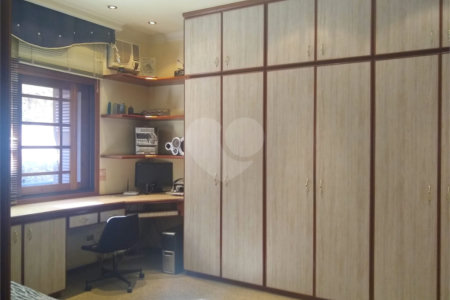 Casa à venda com 4 quartos, sendo 2 suítes, no condomínio Osato, Atibaia - SP