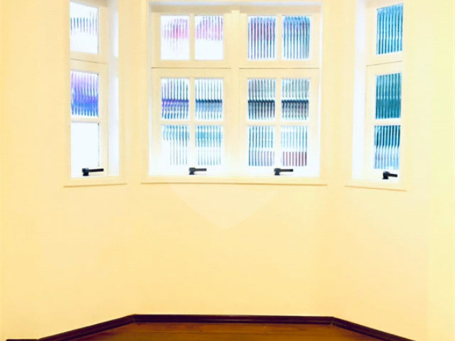 Casa à venda com 3 quartos, sendo 1 suíte,  no condomínio Village Palmas, São Paulo - SP