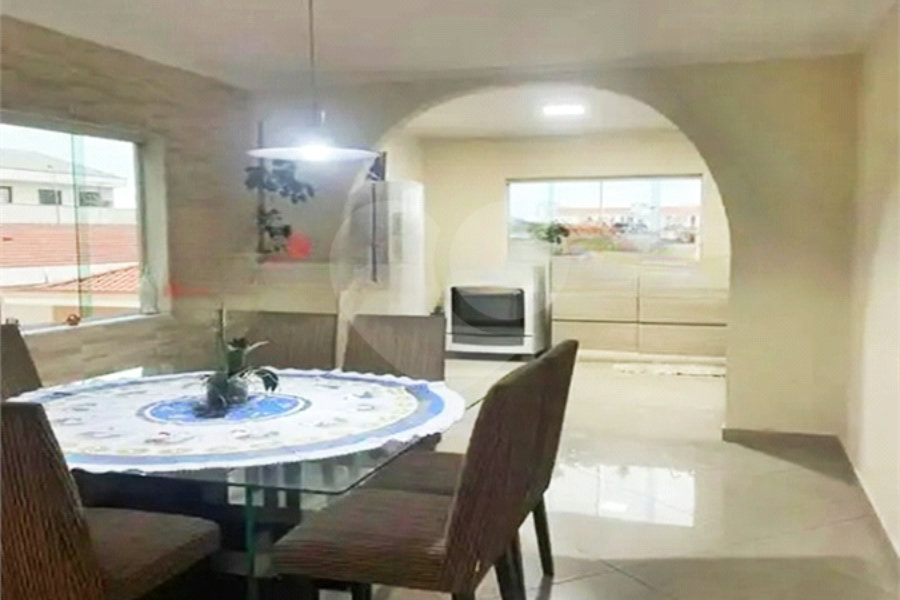 Sobrado à venda com 3 quartos, sendo 1 suíte, em Vila Constança, São Paulo, SP