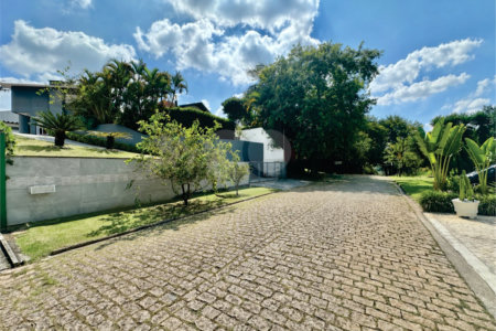 Casa à venda com 4 quartos, sendo 2 suítes,  no condomínio Granja Vianna II, Cotia - SP