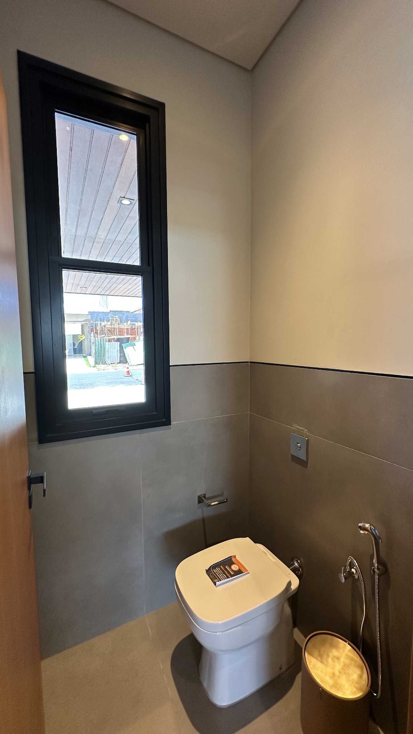 Casa à venda com 4 quartos, sendo 2 suítes,  no condomínio Damha IV, Presidente Prudente - SP