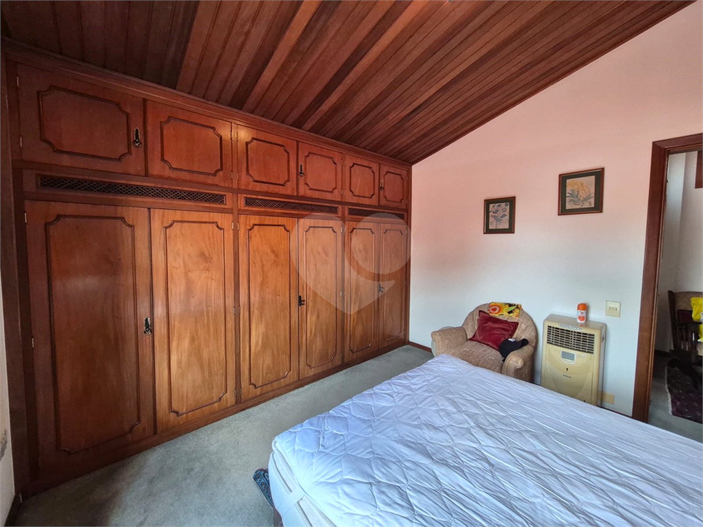 Casa de Vila à venda ou para alugar com 4 quartos, sendo 2 suítes,  em Jardim Leonor, São Paulo, SP