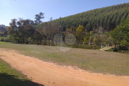 Sítio à venda com 4 quartos, sendo 1 suíte,  em Cruz das Almas, Biritiba-mirim, SP