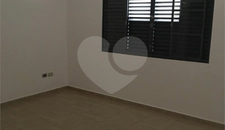 Casa à venda com 4 quartos, sendo 1 suíte,  em Loteamento Loanda, Atibaia, SP