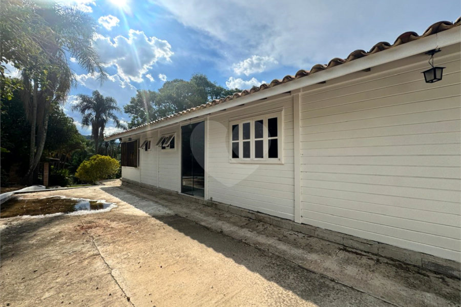 Casa à venda com 5 quartos, sendo 2 suítes, no condomínio Sausalito, Mairiporã - SP