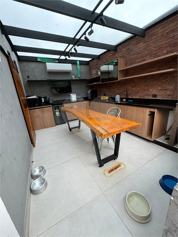 Casa à venda com 3 quartos, sendo 1 suíte, no condomínio Residencial Vegas, São Paulo - SP