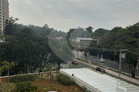 Apartamento à venda com 3 suítes em Moema, São Paulo, SP