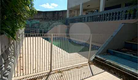 Casa à venda com 4 quartos, sendo 1 suíte,  no condomínio Shangri-la, Atibaia - SP