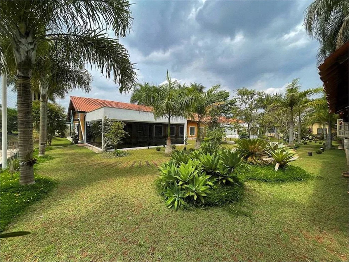 Casa à venda com 4 suítes no condomínio Miollo da Granja, Cotia - SP