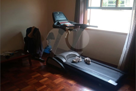 Sobrado à venda com 3 quartos, sendo 1 suíte, no Centro, Biritiba-mirim, SP