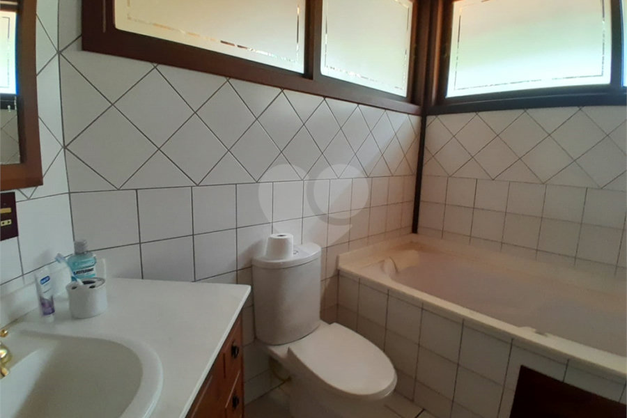 Casa à venda com 4 quartos, sendo 2 suítes, no condomínio Cantareira, Mairiporã - SP