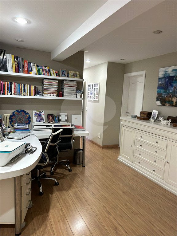 Apartamento à venda com 4 suítes em Real Parque, São Paulo, SP