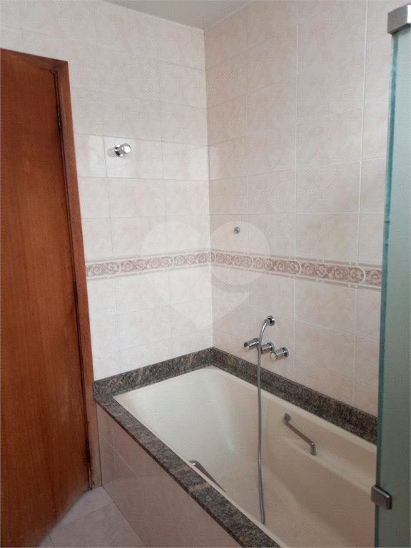 Sobrado à venda com 5 quartos, sendo 2 suítes,  em Tremembé, São Paulo, SP