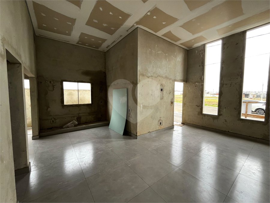 Casa à venda com 3 quartos, sendo 1 suíte, no condomínio Residencial Tivolli, Itapetininga - SP