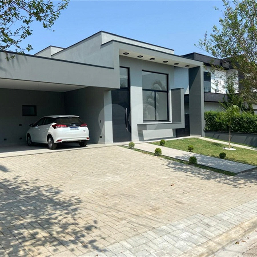 Casa à venda com 3 suítes no condomínio Shambala II, Atibaia - SP
