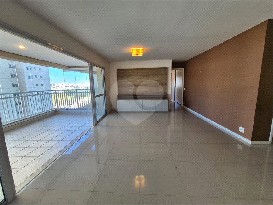 Apartamento à venda com 3 quartos, sendo 1 suíte,  em Jardim Olympia, São Paulo, SP