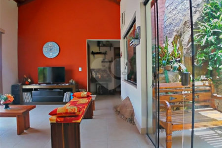 Casa à venda com 3 quartos, sendo 1 suíte, no condomínio Estância Marambaia, Vinhedo - SP