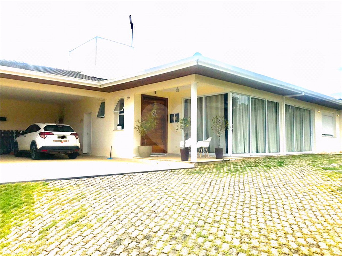 Casa à venda com 3 quartos, sendo 1 suíte, no condomínio Residencial Patrimônio do Carmo, São Roque - SP