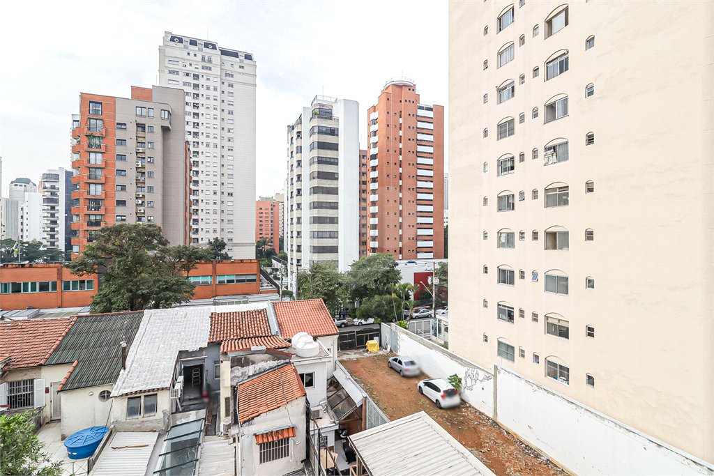 Apartamento à venda com 4 quartos, sendo 2 suítes, em Moema, São Paulo, SP