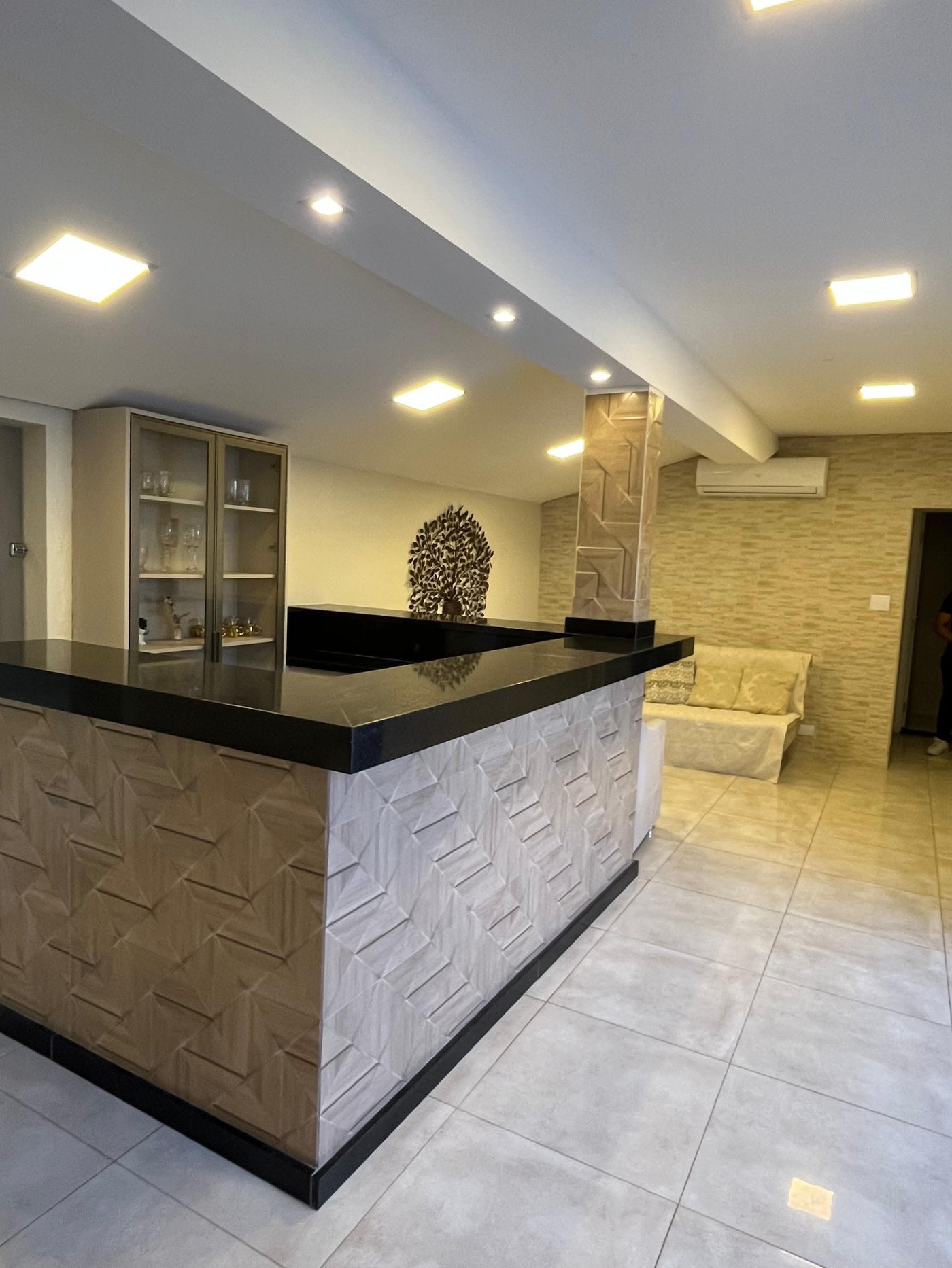 Casa à venda com 8 quartos, sendo 2 suítes, em Flórida, Praia Grande, SP