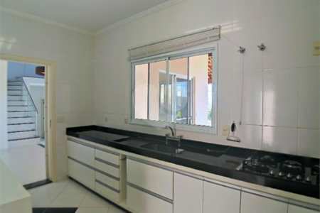 Casa à venda com 3 suítes no condomínio Terras de São Francisco, Vinhedo - SP