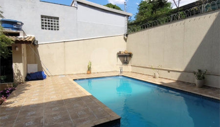Sobrado à venda com 4 quartos, sendo 3 suítes,  em Horto, São Paulo, SP