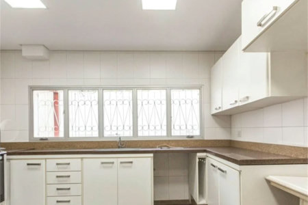 Casa à venda com 4 quartos, sendo 2 suítes, em Vila Morumbi, São Paulo, SP