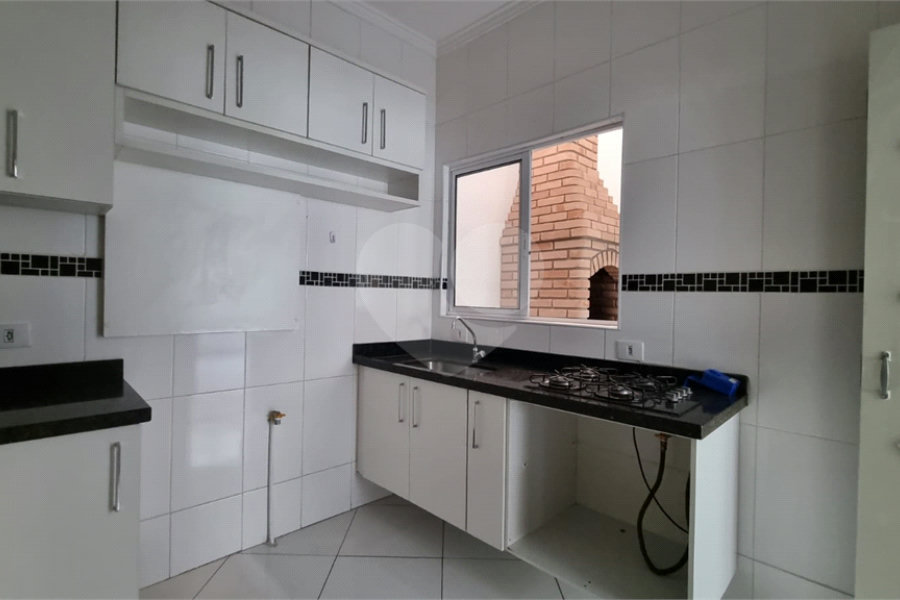 Casa à venda com 3 quartos, sendo 1 suíte,  no condomínio Rafaela I, São Paulo - SP