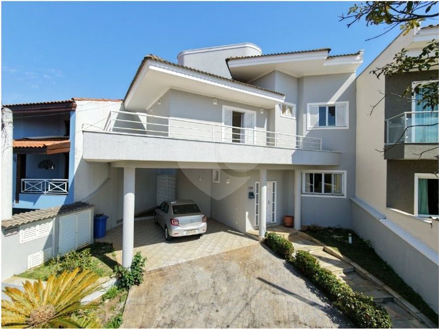 Casa à venda com 5 quartos, sendo 3 suítes, no condomínio Granja Olga III, Sorocaba - SP