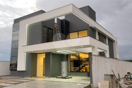 Casa em condomínio à venda com 4 quartos, sendo 1 suíte, em Ogiva, Cabo Frio, RJ
